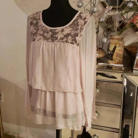 𝅺MADE in Italy silk blouse size S-M NWOT - Picture 2 of 7